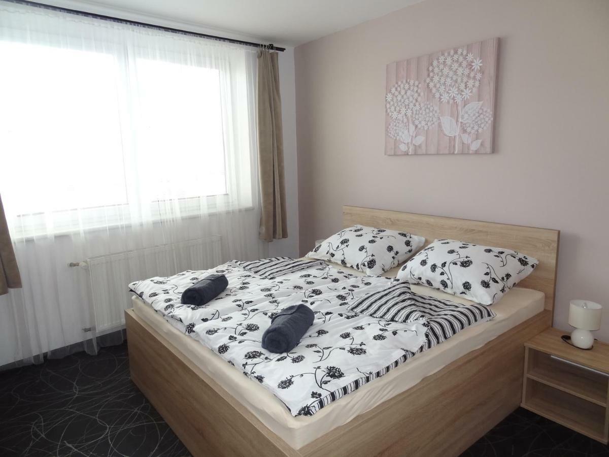 Apartman Lednicka Breclav Bagian luar foto